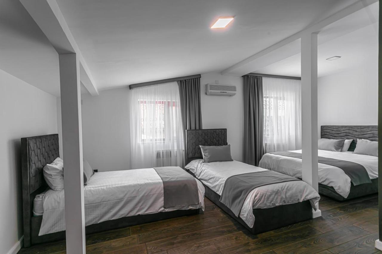 Luxe Apartment In Center Erivan Exterior foto