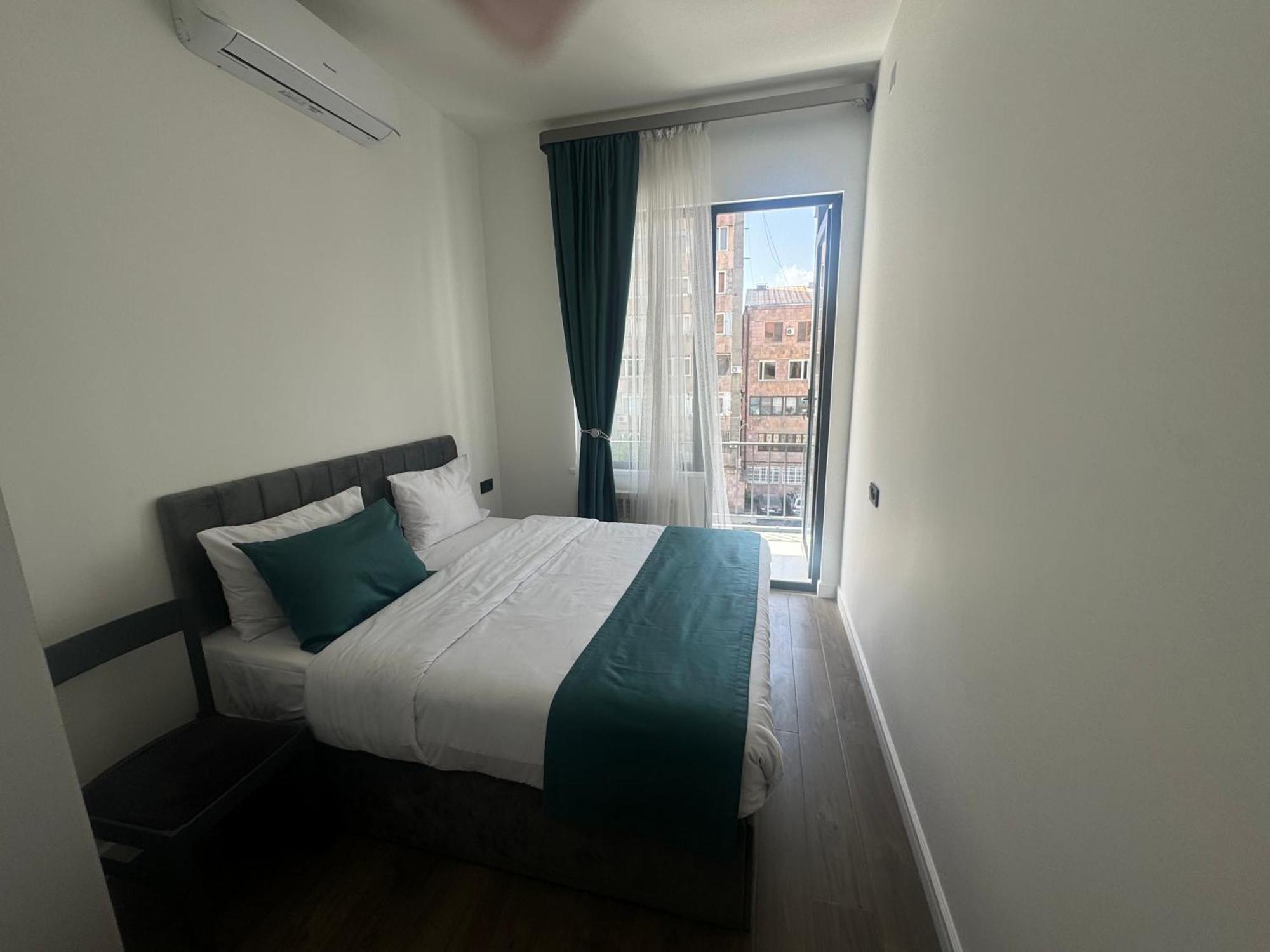Luxe Apartment In Center Erivan Exterior foto